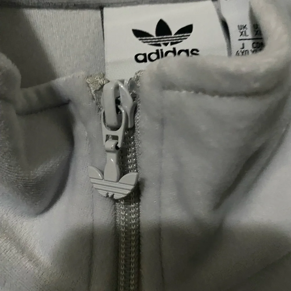 ADIDAS ORIGINALS 90’s ARCHIVE RETRO VELOUR LOGO HALF ZIP GRAY BLUE SWEATSHIRT XL